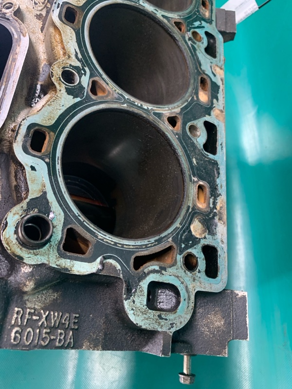 Блок двигателя TRIBUTE 00-07 2001 Внедорожник 3.0