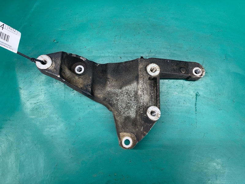 Запчасть кронштейн компрессора кондиционера MAZDA TRIBUTE 00-07 2001 Внедорожник 3.0 AJ03-18-371 Б/У Кронштейн компрессора кондиционера MAZDA TRIBUTE 00-07 2001 Внедорожник 3.0 AJ03-18-371 Б/У