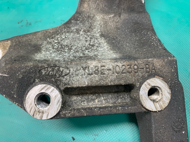 Кронштейн компрессора кондиционера TRIBUTE 00-07 2001 Внедорожник 3.0 Кронштейн компрессора кондиционера TRIBUTE 00-07 2001 Внедорожник 3.0