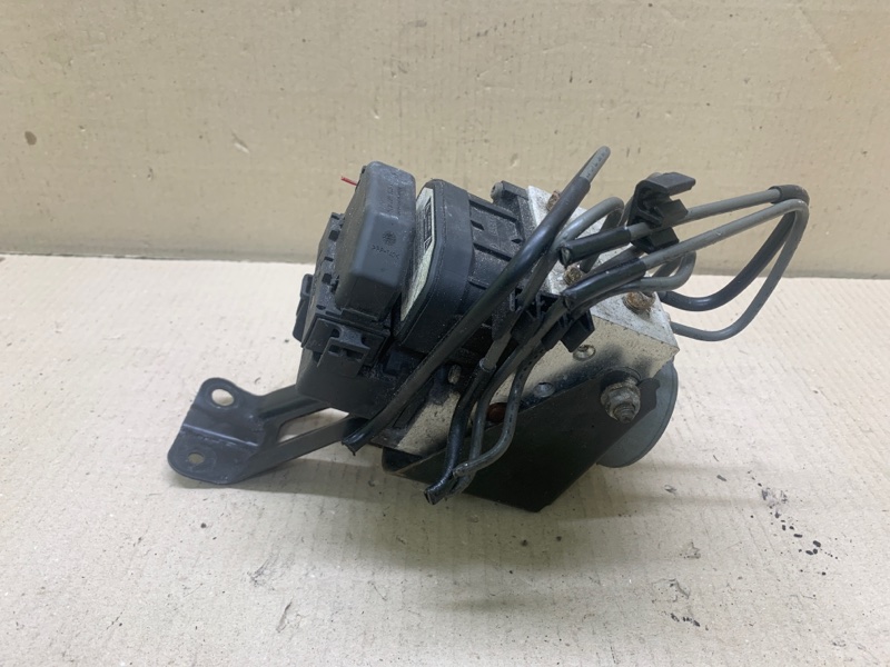 Блок ABS TOYOTA CAMRY 30 02-06 2003 30 2.4 2AZFE 44050-06050 Б/У
