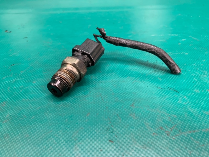 Датчик давления масла ДВС MAZDA TRIBUTE 00-07 2001 Внедорожник 3.0 AJ03-18-501A Б/У