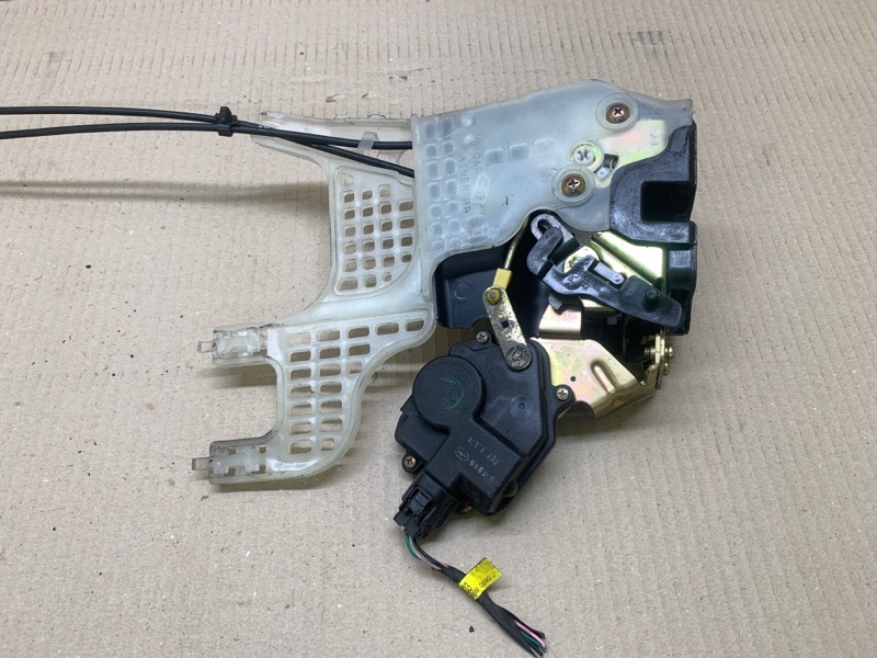 Замок двери задний правый HYUNDAI TUCSON 04-10 2.7 G6BA