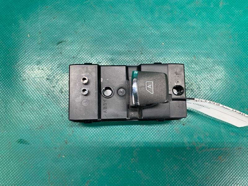 Кнопка стеклоподъемника задняя правая INFINITI Q50 20- 2021 Седан 3.0 VR30DDTT 25421-4GA1A Б/У