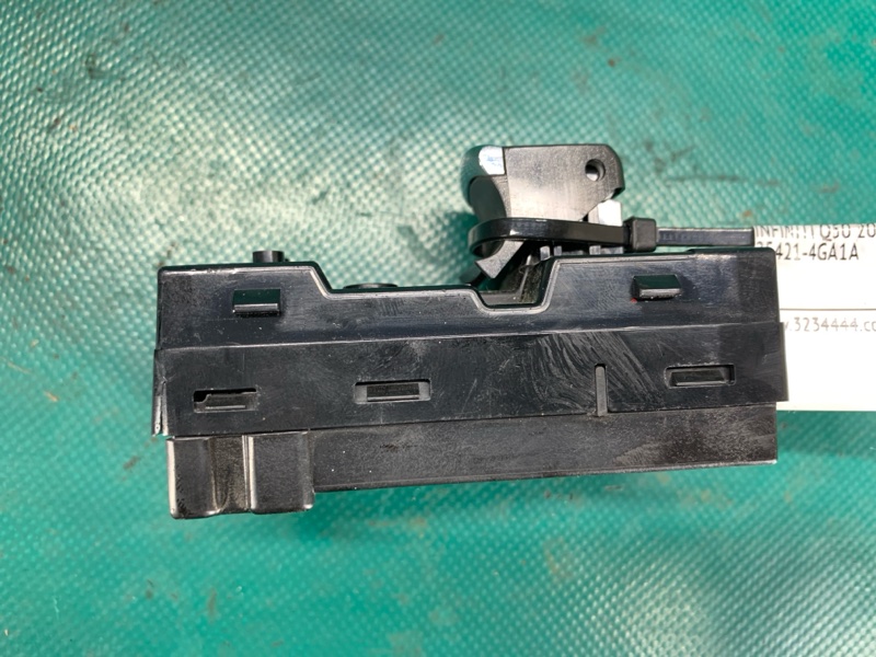 Кнопка стеклоподъемника задняя правая Q50 20- 2021 Седан 3.0 VR30DDTT