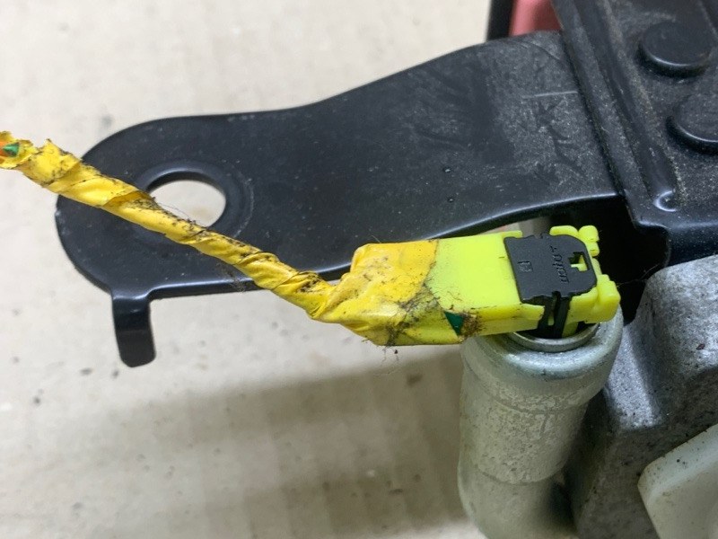 Ремень безопасности левый HYUNDAI TUCSON 04-10 2.7 G6BA