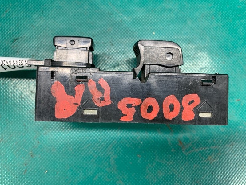 Кнопка стеклоподъемника передняя правая NISSAN NV200 USA 13- Минивэн 2.0L 4