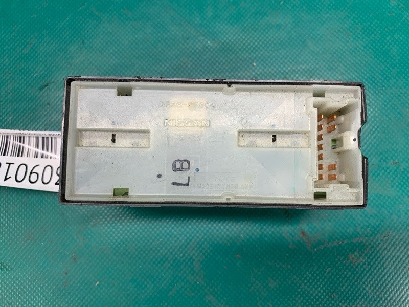 Кнопка стеклоподъемника передняя правая NV200 USA 13- 2017 Минивэн 2.0L 4