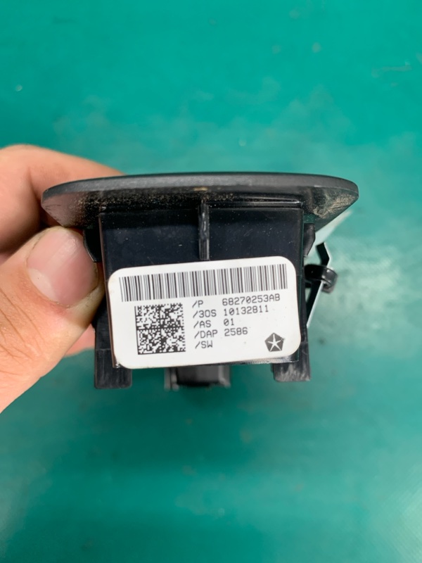 Кнопка стеклоподъемника передняя правая CHEROKEE 14- 2017 Wagon 2.4L I4 FI DOHC 16V NF4 Кнопка стеклоподъемника передняя правая CHEROKEE 14- 2017 Wagon 2.4L I4 FI DOHC 16V NF4