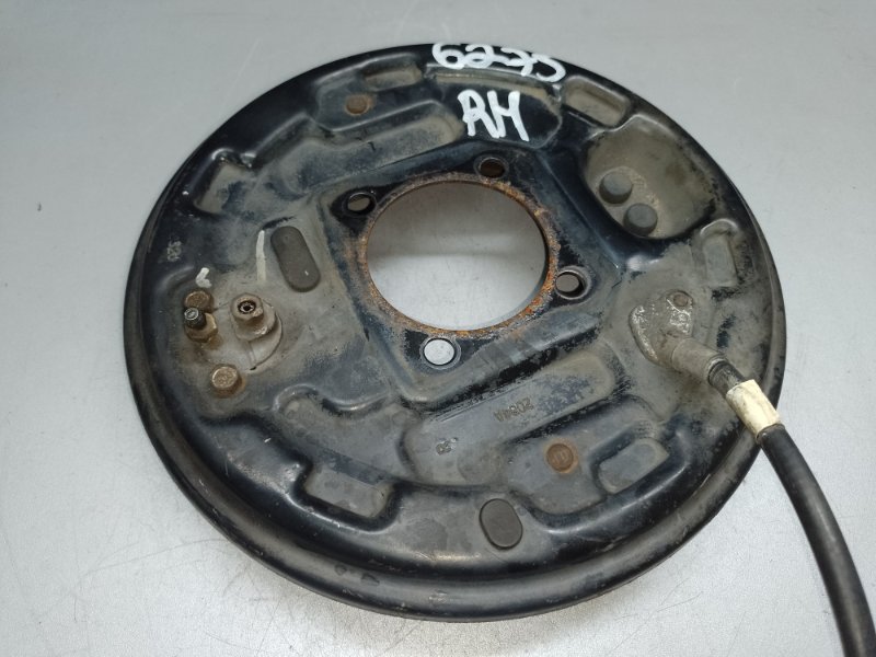 Тормозной механизм задний правый MATRIX 02-08 2002 ZZE132 1.8L 1ZZ-FE