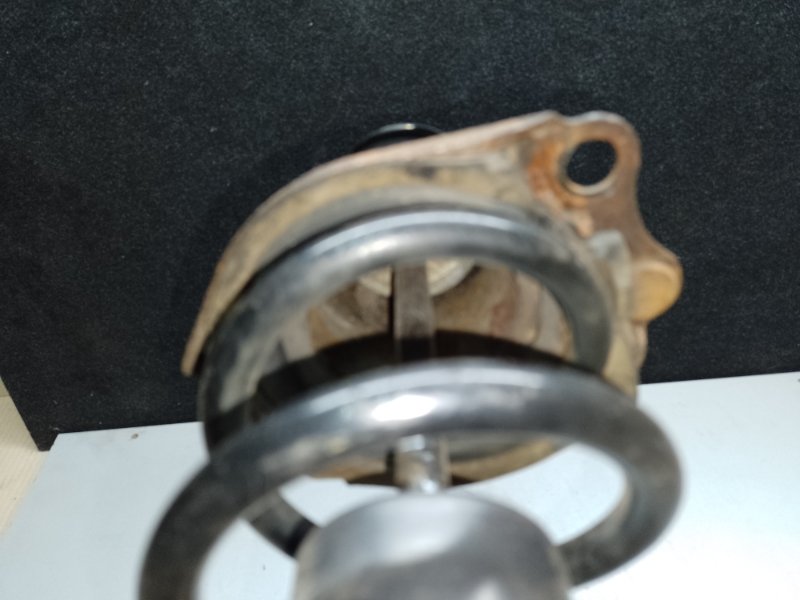 Амортизатор задний MATRIX 02-08 2002 ZZE132 1.8L 1ZZ-FE Амортизатор задний MATRIX 02-08 2002 ZZE132 1.8L 1ZZ-FE