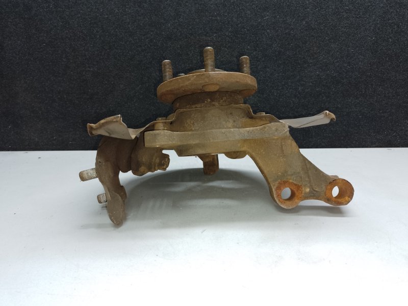 Кулак поворотный передний правый TOYOTA MATRIX 02-08 ZZE132 1.8L 1ZZ-FE