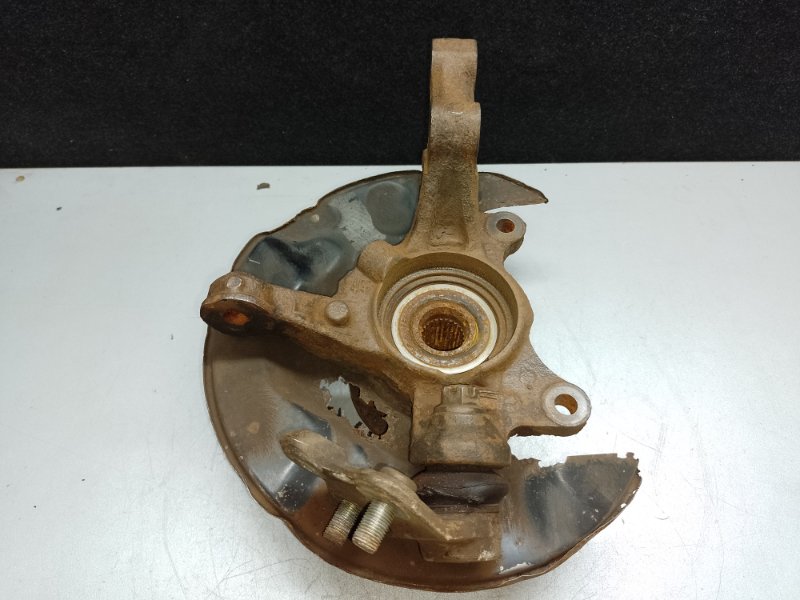 Кулак поворотный передний левый TOYOTA MATRIX 02-08 2002 ZZE132 1.8L 1ZZ-FE 43212-12380 Б/У