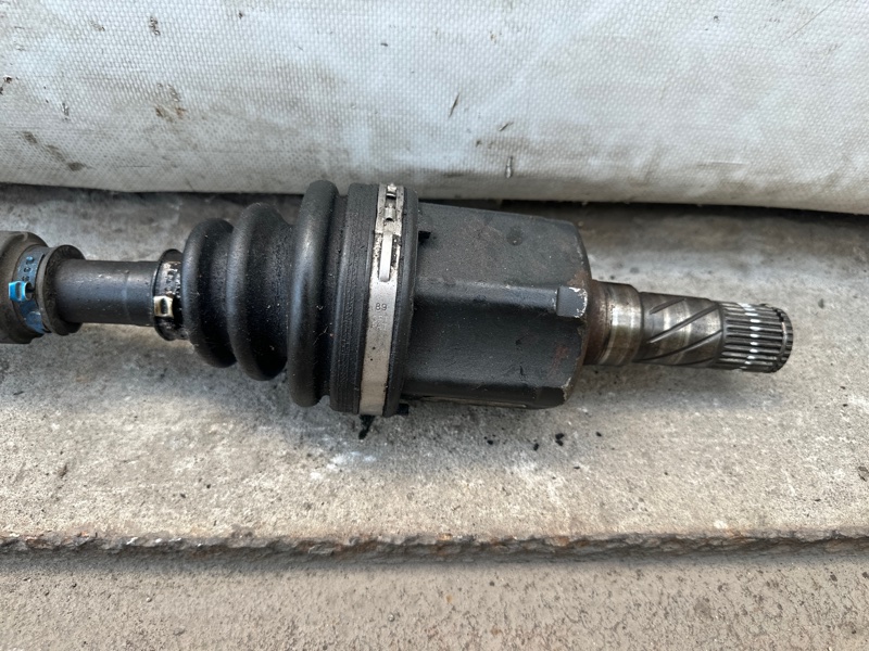 Привод передний левый 3 BL 09-13 2009 2.5 L (L5-VE)