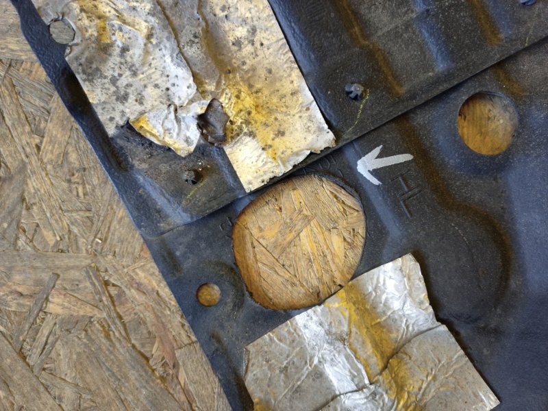 Подкрылок передний левый TOYOTA PRIUS 16- Подкрылок передний левый TOYOTA PRIUS 16-