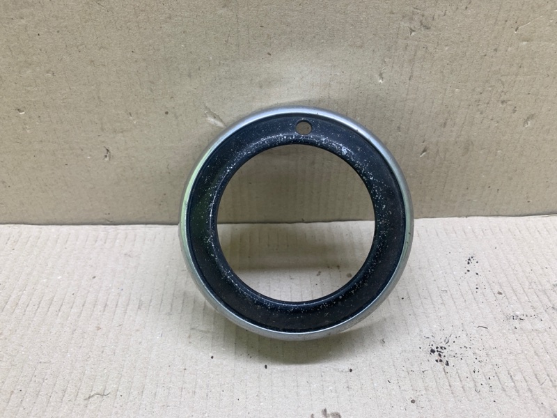 Накладка противотуманной фары левая MITSUBISHI OUTLANDER XL 05-13 2009 3.0 6B31 8321A289 Б/У