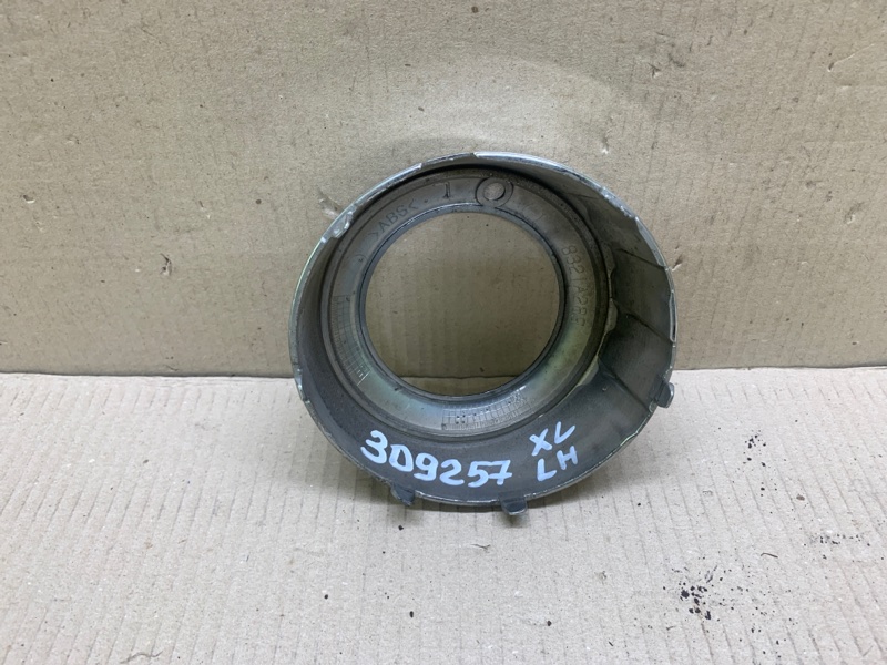 Накладка противотуманной фары левая OUTLANDER XL 05-13 2009 3.0 6B31