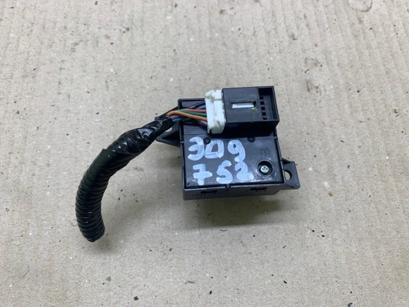 Кнопка регулировки сиденья левая MDX (YD3) 13-21 2018 3.5 J35Y5 Кнопка регулировки сиденья левая MDX (YD3) 13-21 2018 3.5 J35Y5