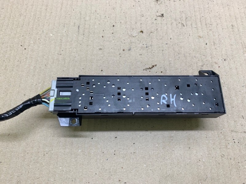 Кнопка регулировки сиденья правая MDX (YD3) 13-21 2018 3.5 J35Y5