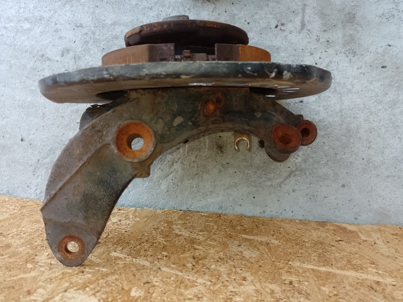 Цапфа задняя левая VOLKSWAGEN TOUAREG 02-10 BHK 3.6