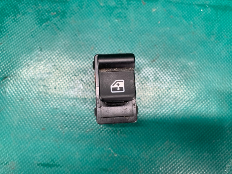 Запчасть кнопка стеклоподъемника задняя правая JEEP RENEGADE (BU) 14- 2020 Wagon 2.4L I4 ZERO EVAP M-AIR 5VH85LXHAA Б/У Кнопка стеклоподъемника задняя правая JEEP RENEGADE (BU) 14- 2020 Wagon 2.4L I4 ZERO EVAP M-AIR 5VH85LXHAA Б/У