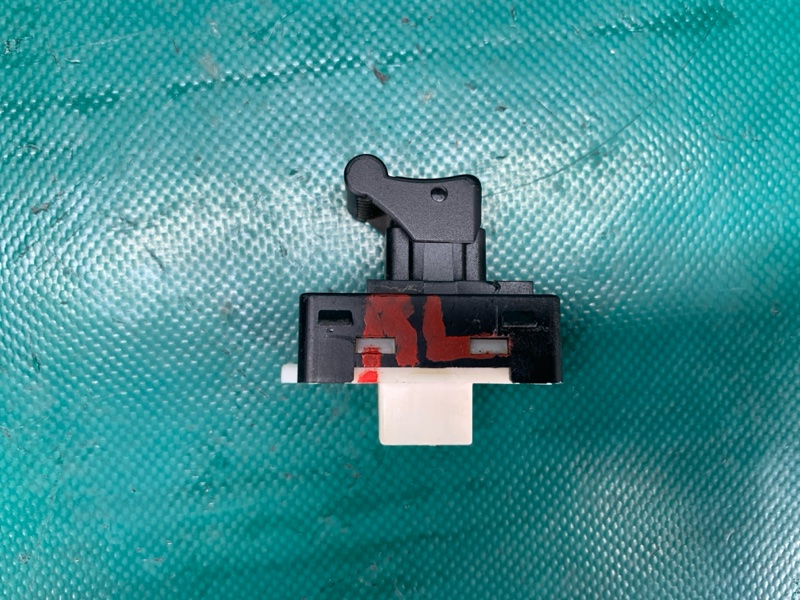 Кнопка стеклоподъемника задняя правая JEEP RENEGADE (BU) 14- Wagon 2.4L I4 ZERO EVAP M-AIR Кнопка стеклоподъемника задняя правая JEEP RENEGADE (BU) 14- Wagon 2.4L I4 ZERO EVAP M-AIR