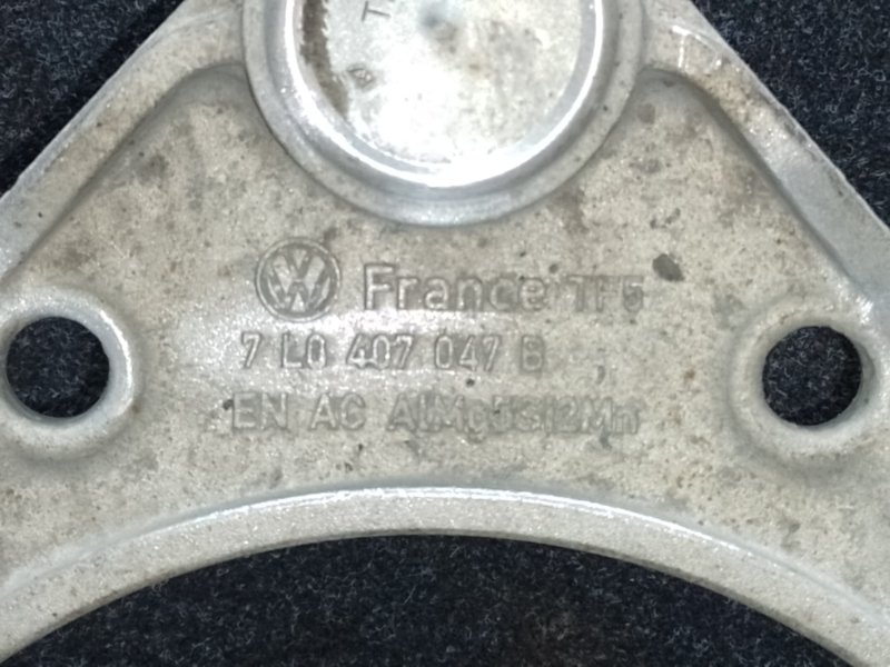 Рычаг передней подвески верхний VOLKSWAGEN TOUAREG 02-10 BHK 3.6