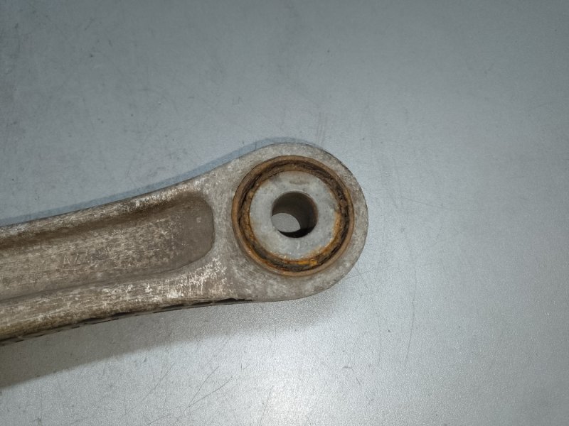 Рычаг задней подвески поперечный верхний левый VOLKSWAGEN TOUAREG 02-10 BHK 3.6