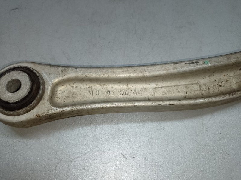 Рычаг задней подвески поперечный верхний левый TOUAREG 02-10 2007 BHK 3.6