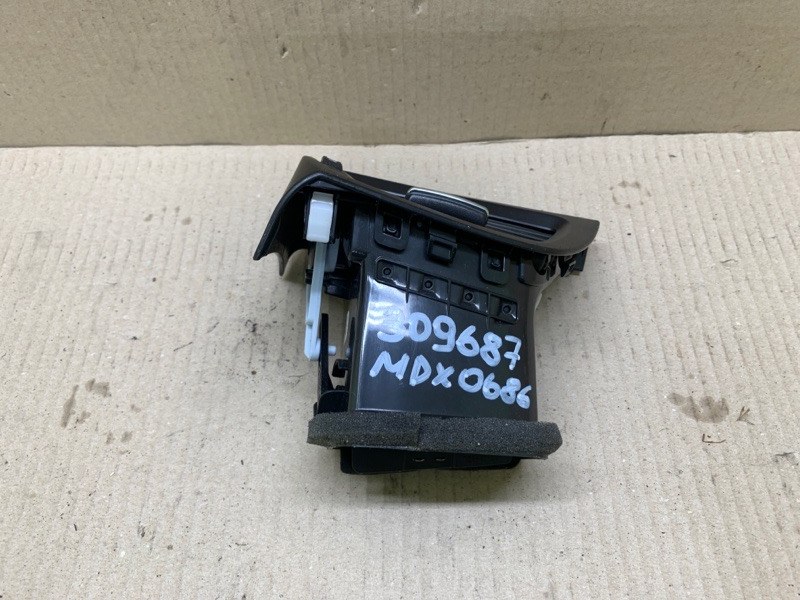 Дефлектор воздушный правый MDX (YD3) 13-21 2018 3.5 J35Y5 Дефлектор воздушный правый MDX (YD3) 13-21 2018 3.5 J35Y5