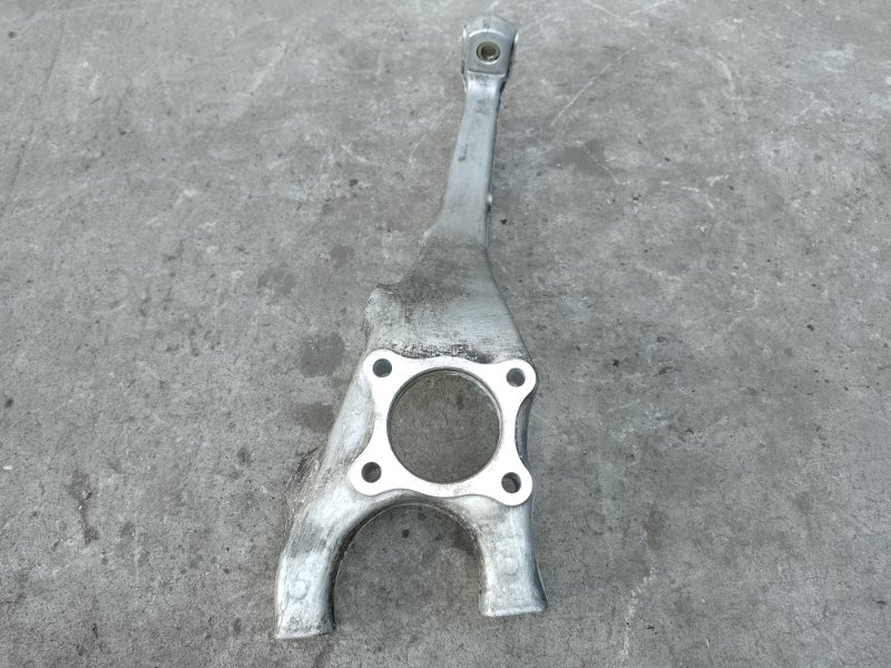 Кулак поворотный передний правый LEXUS LS430 00-06 2002 4.3 3UZFE 43201-50010 Б/У
