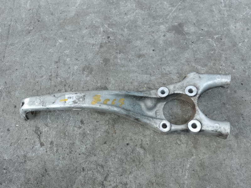 Кулак поворотный передний правый LEXUS LS430 00-06 4.3 3UZFE