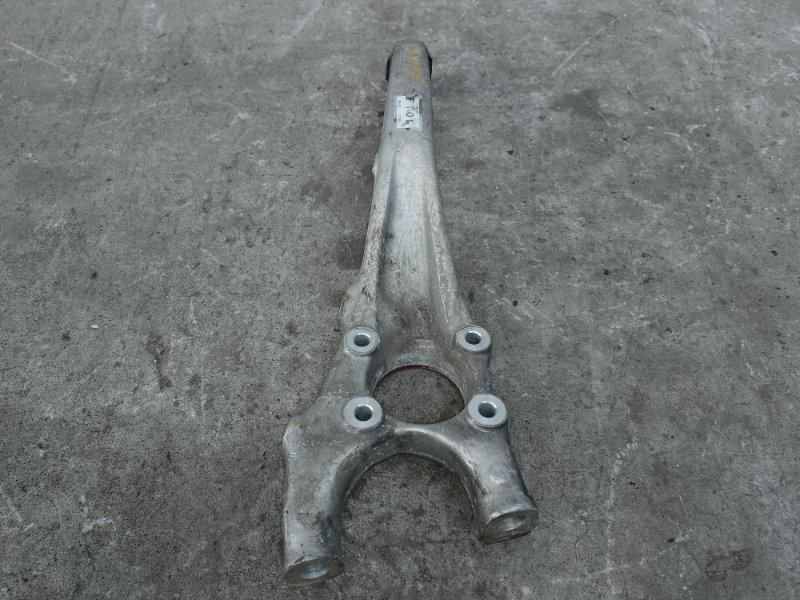 Кулак поворотный передний левый LEXUS LS430 00-06 4.3 3UZFE