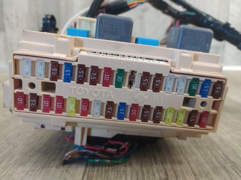 Блок предохранителей салон CAMRY 40 06-11 2007 ACV40 2.4 2AZFE