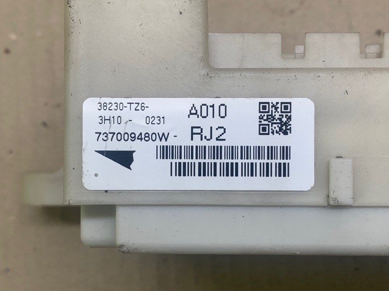 Блок предохранителей салон задний ACURA MDX (YD3) 13-21 3.5 J35Y5