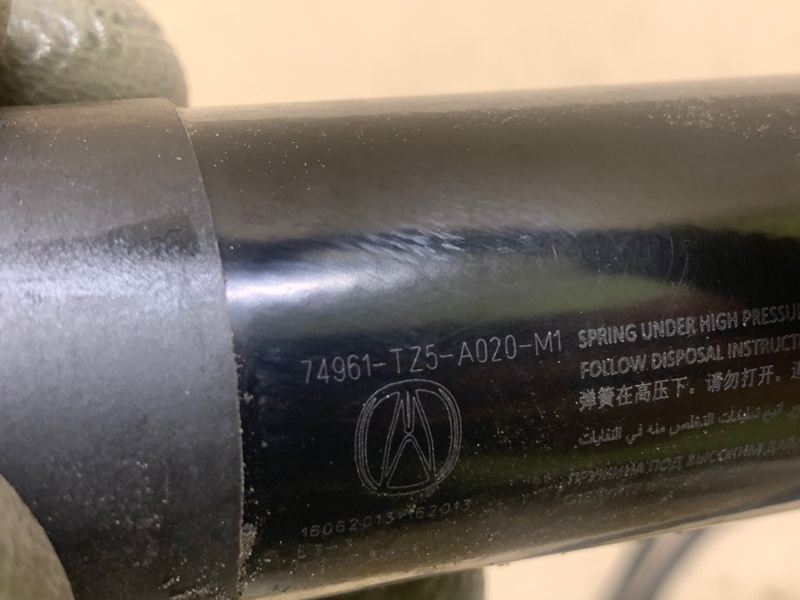 Амортизатор крышки багажника левый MDX (YD3) 13-21 2013 3.5 J35Y5 Амортизатор крышки багажника левый MDX (YD3) 13-21 2013 3.5 J35Y5