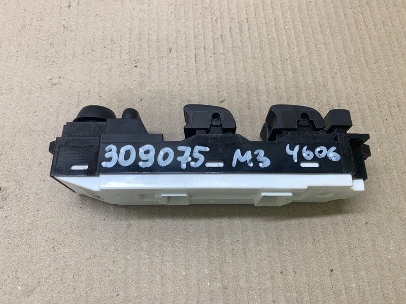 Блок управления стеклоподъемниками передний левый 3 BL 09-13 2009 2.5 L (L5-VE)