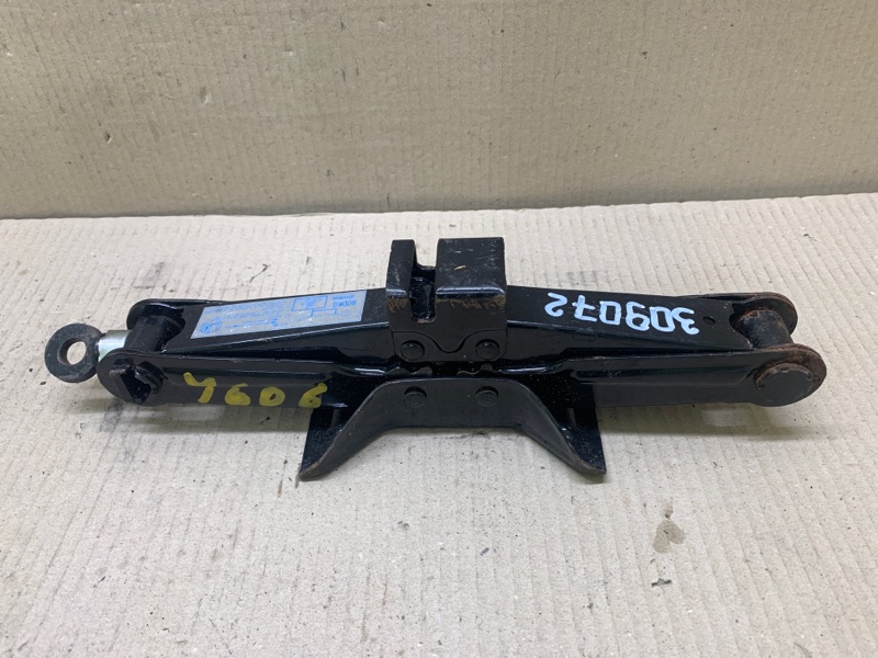 Домкрат 3 BL 09-13 2009 2.5 L (L5-VE)