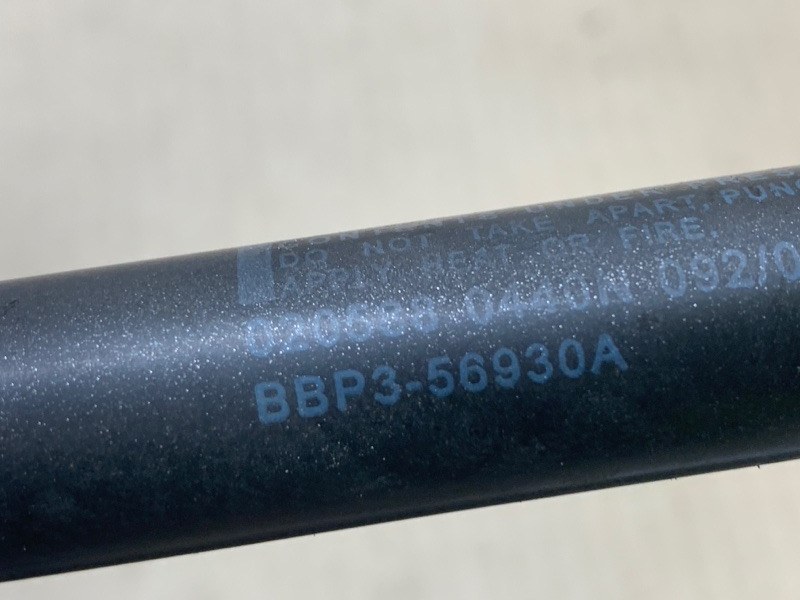 Амортизатор крышки багажника 3 BL 09-13 2009 2.5 L (L5-VE)
