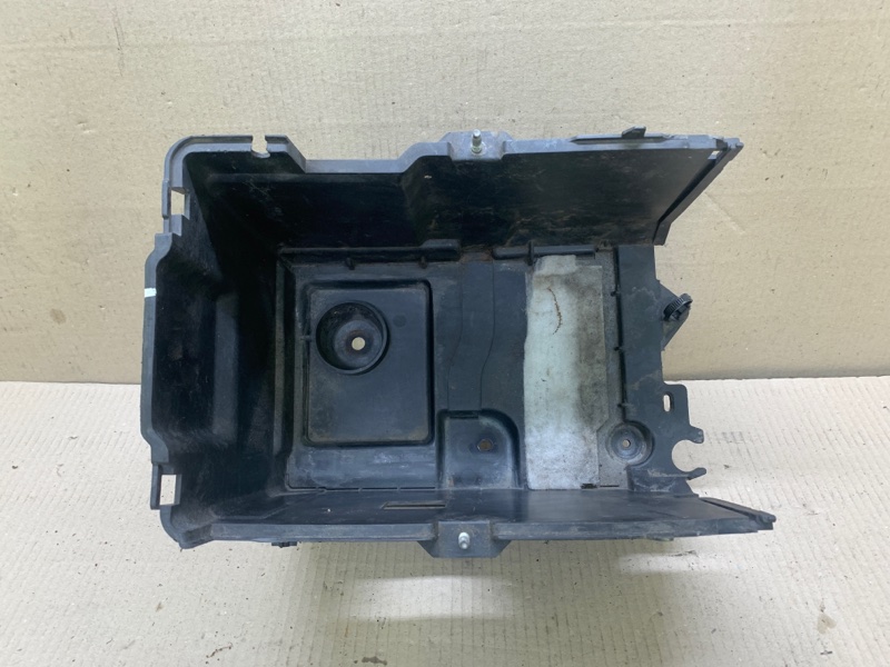 Короб аккумулятора 3 BL 09-13 2009 2.5 L (L5-VE)