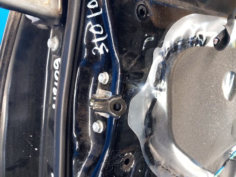 Запчасть ограничитель двери передний правый TOYOTA PRIUS - 20 03-11 2006 1NZ-FXE 1.5L 6861012161 Б/У Ограничитель двери передний правый TOYOTA PRIUS - 20 03-11 2006 1NZ-FXE 1.5L 6861012161 Б/У