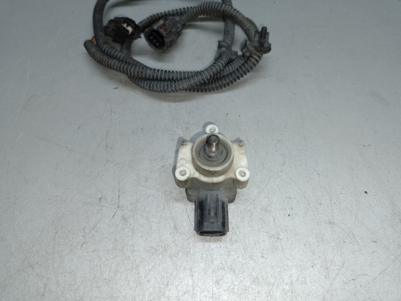 Датчик положения кузова левый M35/M45 04-10 2008 3.5 VQ35HR