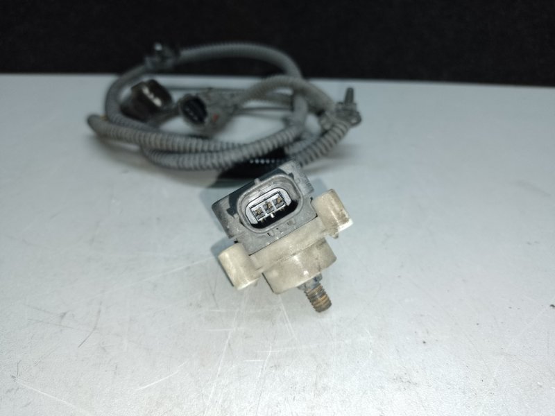 Датчик положения кузова левый INFINITI M35/M45 04-10 3.5 VQ35HR