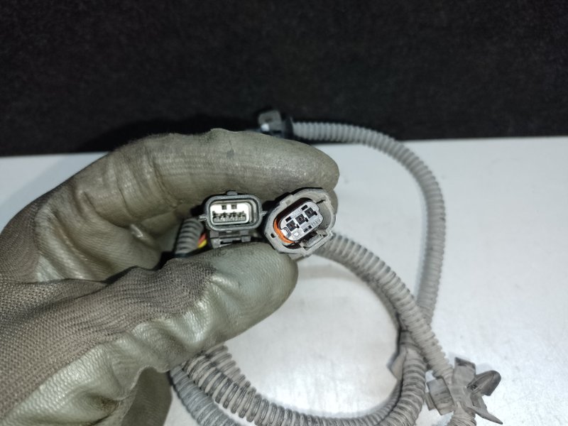 Датчик положения кузова левый M35/M45 04-10 2008 3.5 VQ35HR