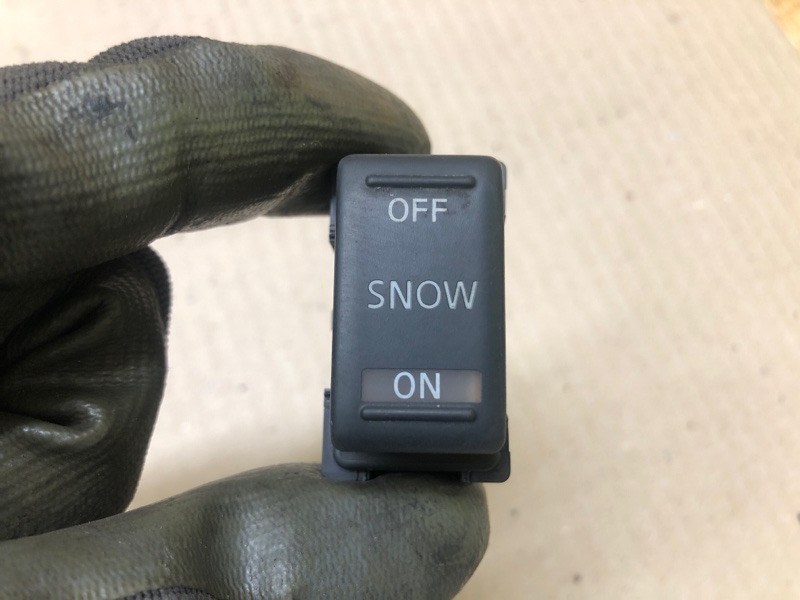 Кнопка INFINITI M35/M45 04-10 2008 3.5 VQ35HR 25130-1BA0A Б/У