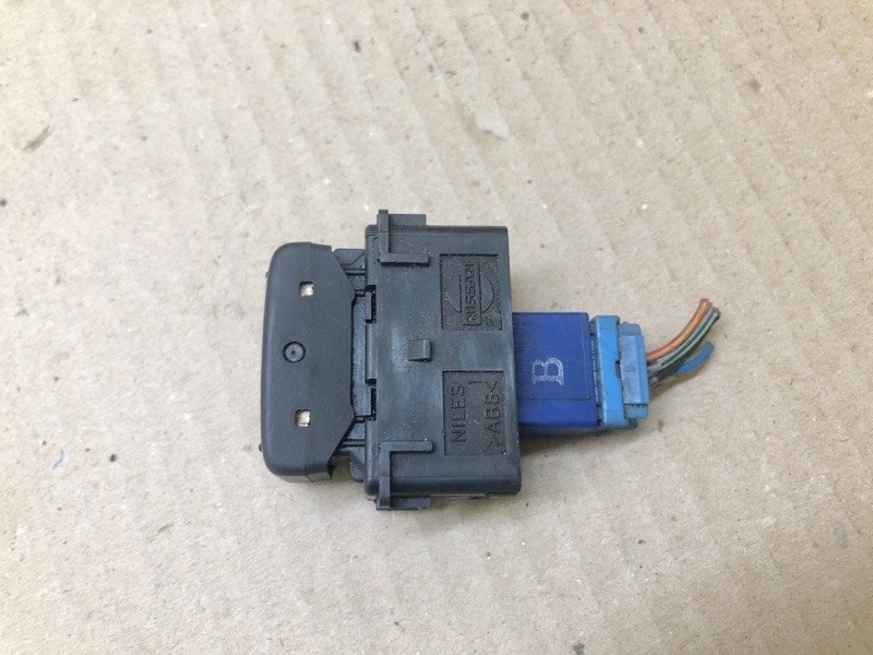 Кнопка M35/M45 04-10 2008 3.5 VQ35HR