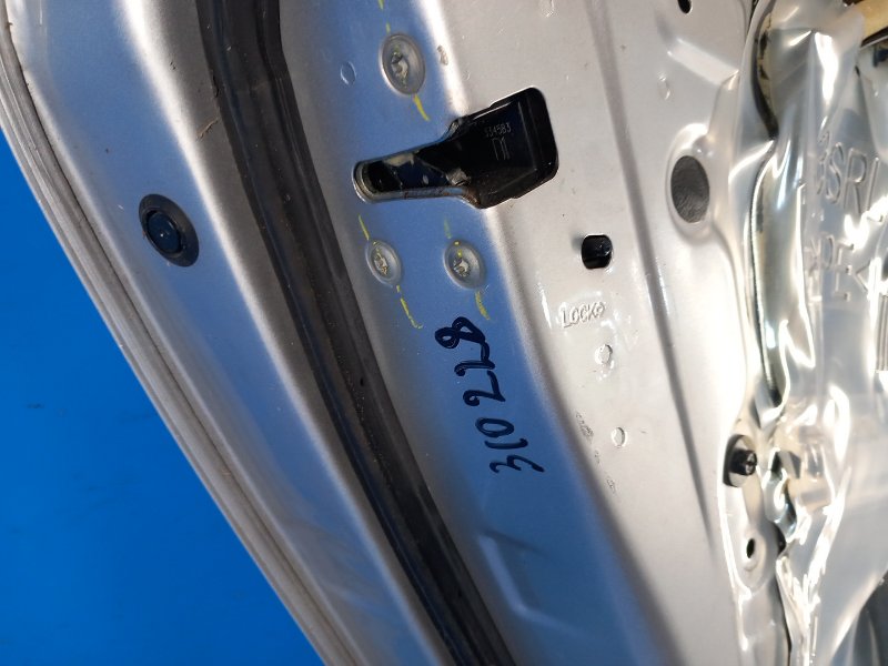 Запчасть замок двери задний левый NISSAN SENTRA B17 12-21 2015 B17 1.8 MRA8DE 825013SG0A Б/У Замок двери задний левый NISSAN SENTRA B17 12-21 2015 B17 1.8 MRA8DE 825013SG0A Б/У