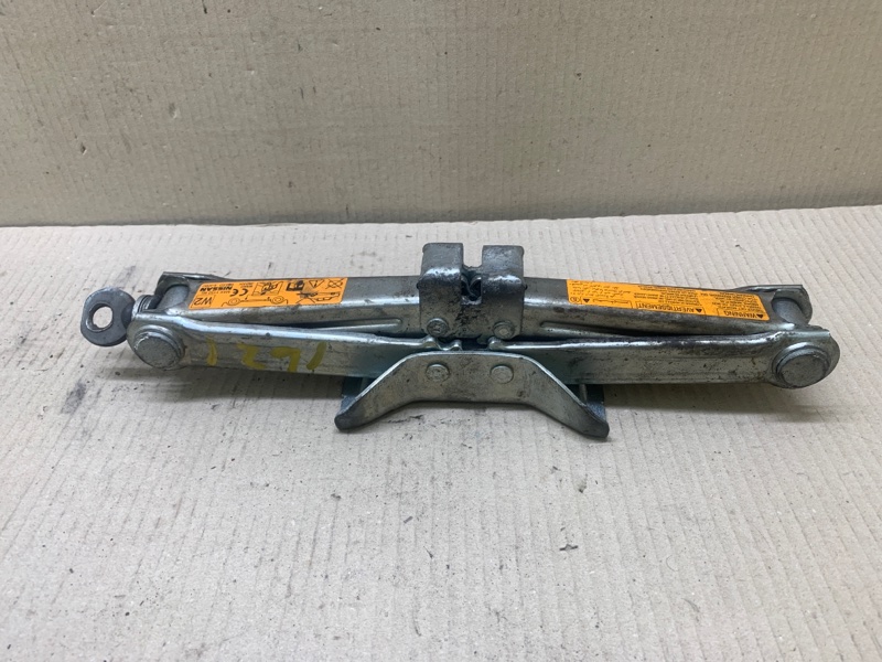 Домкрат INFINITI M35/M45 04-10 3.5 VQ35HR