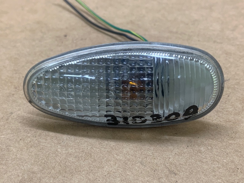 Повторитель поворота в крыло передний левый MITSUBISHI OUTLANDER 03-07 2003 2.4 4G69 MR522027 Б/У