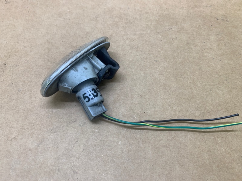 Повторитель поворота в крыло передний левый OUTLANDER 03-07 2003 2.4 4G69