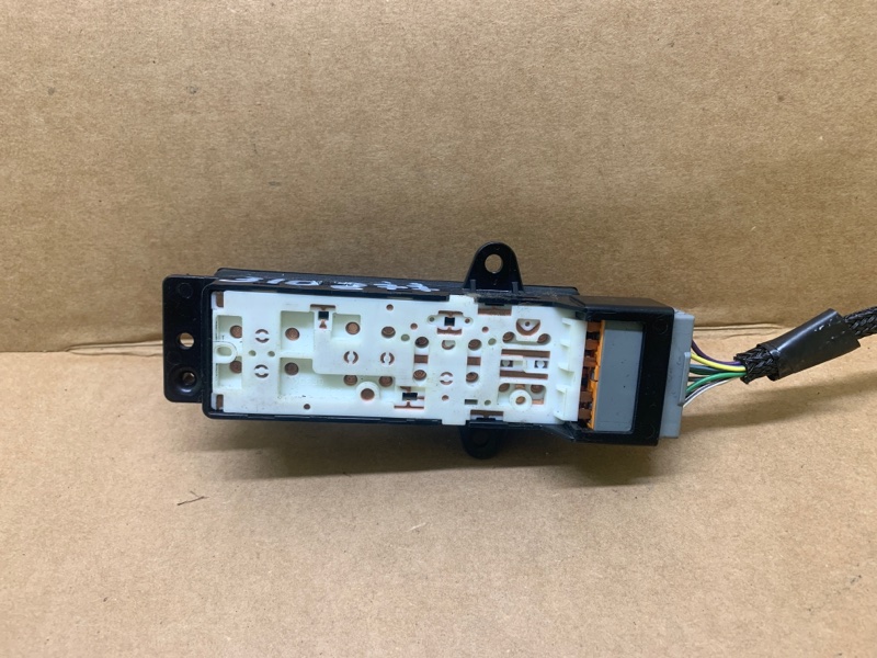 Кнопка регулировки сиденья левая 6 GH 07-12 2008 2.5 L (L5-VE)